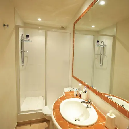 Appartement St-1548 *